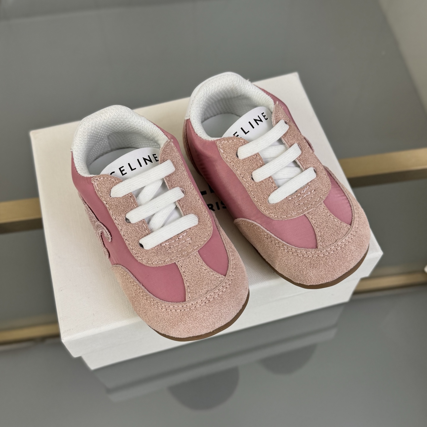 Children's shoes child